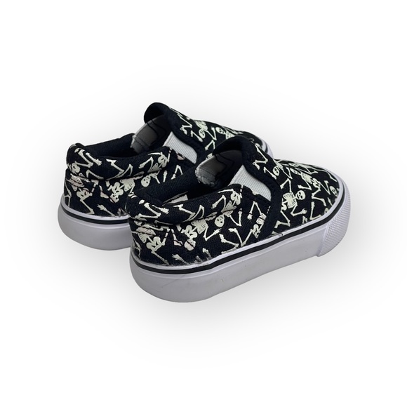 new Tommy Bahama ☠︎︎ Skeleton Print Slip On Sneakers ☠︎︎ Glow in the Dark ☠︎︎ 5 - Picture 3 of 16